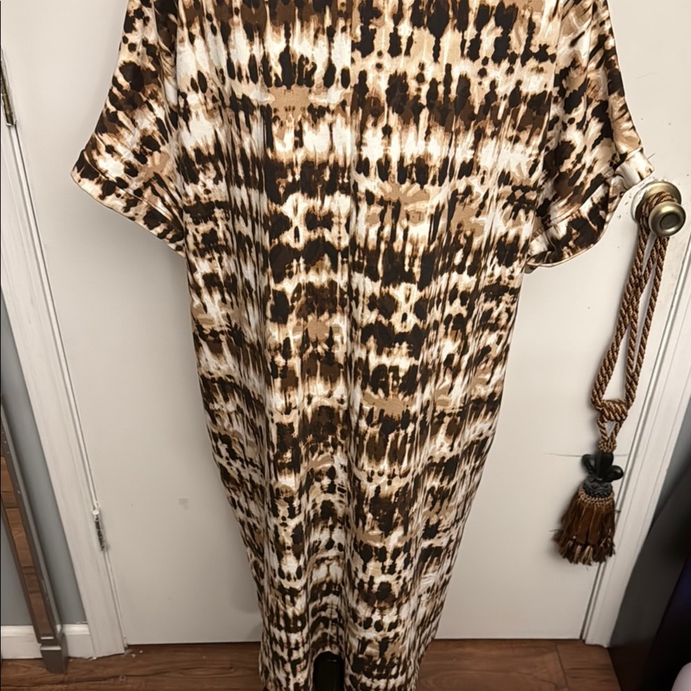 Elegant Brown Patterned Dress - Picture 8 of 9